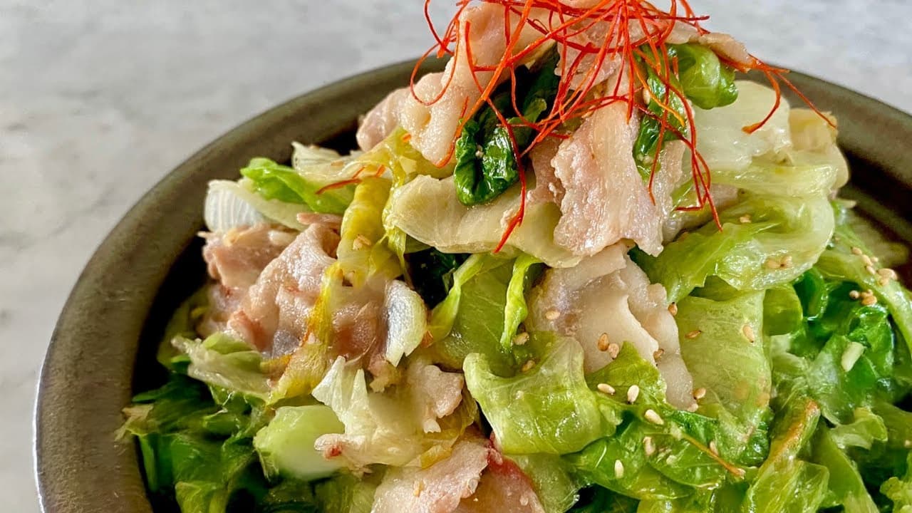 【600万回再生人気レシピ】包丁いらず!10分で野菜たっぷり超簡単レシピ!ご飯がすすむ豚とレタスのうまみ蒸しの作り方/Simple and easy steamed pork and lettuce