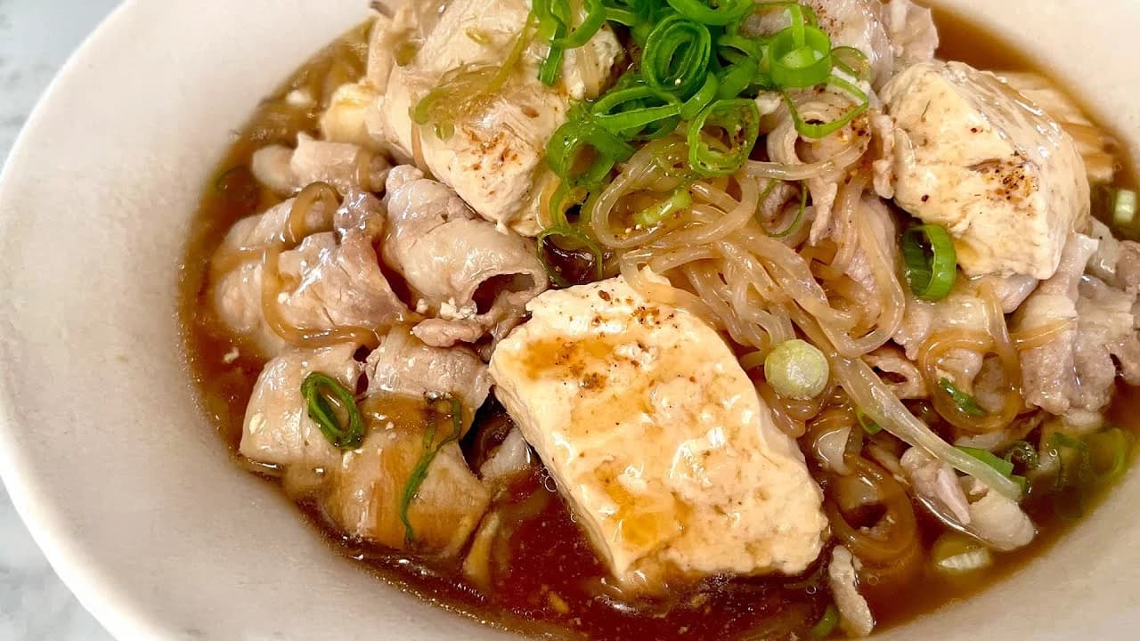 【150万回再生人気レシピ】たった10分煮るだけでぷるぷる&驚きの味しみ!肉豆腐の作り方