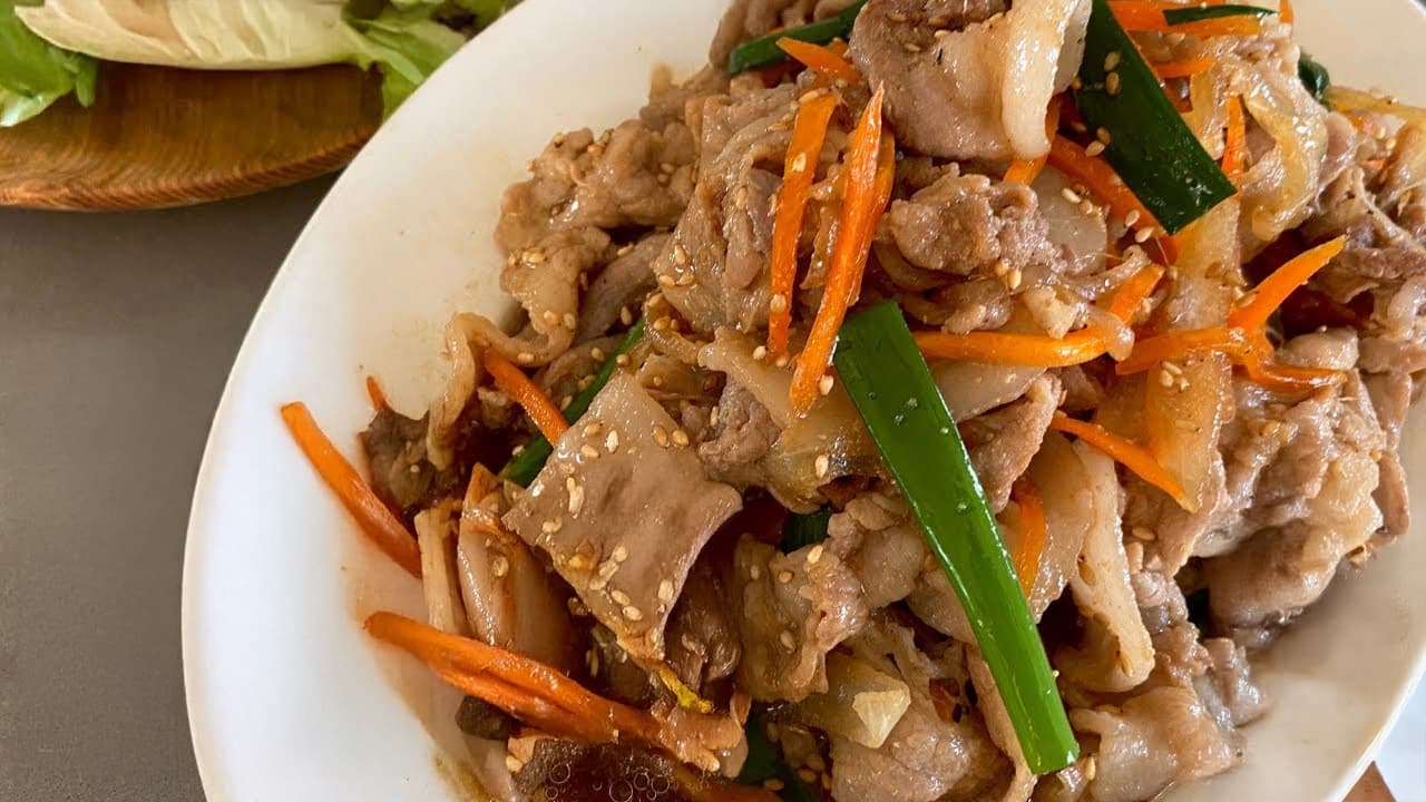 【400万回再生人気レシピ】10分でできる簡単韓国家庭料理!ご飯がモリモリ進む野菜たっぷり豚プルコギの作り方/Korean-style BBQ pork with Veggies !