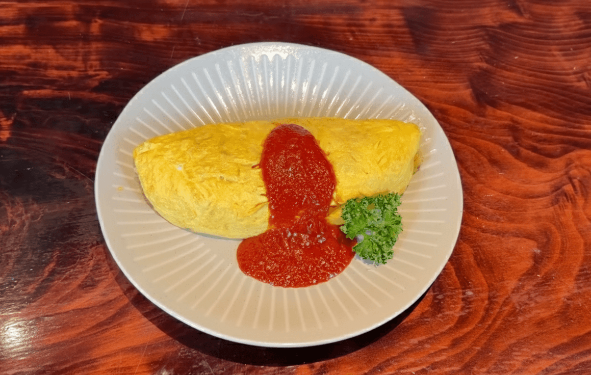 昔懐かし!固め卵で包んだオムライスの作り方【人気レシピ動画書き起こし】